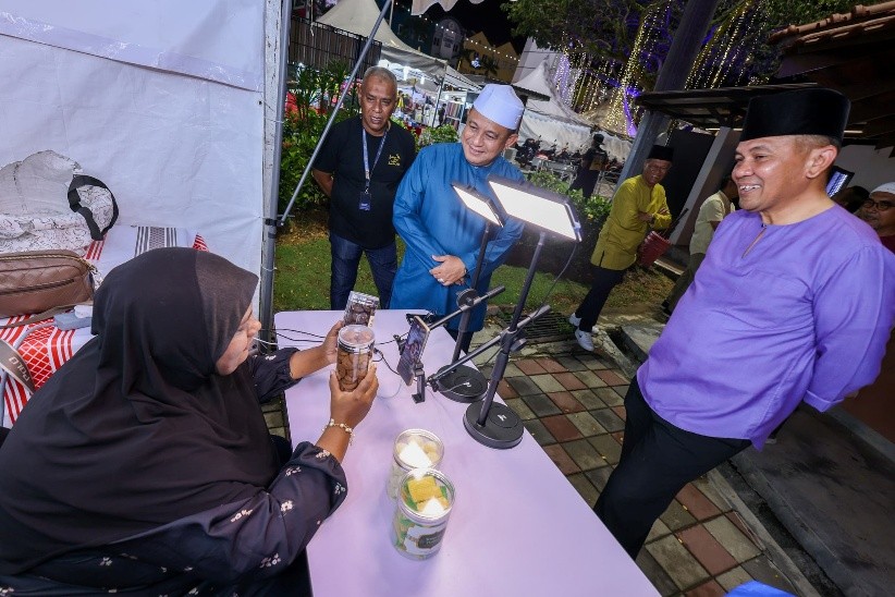 santuni peniaga bazar ikonik